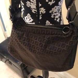 🌺Fendi Zucchini Oyster Fabric logo wide leather buckled straps, shoulder bag